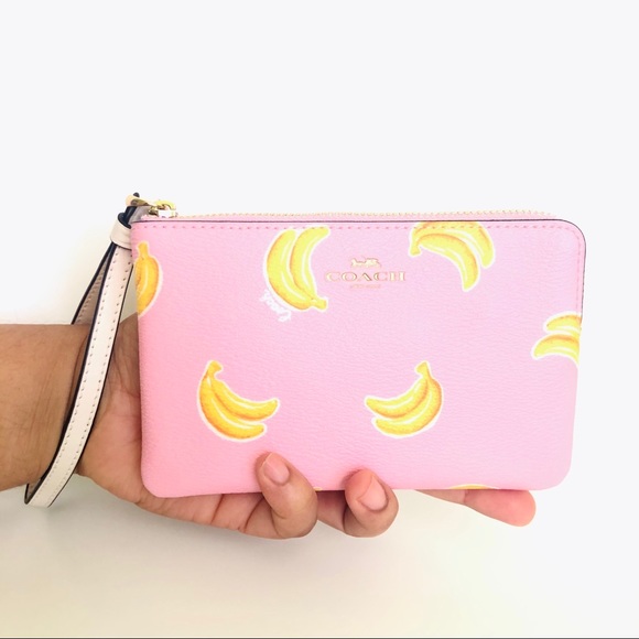 NEW Coach Corner Zip Wristlet Purse Banana šPrint